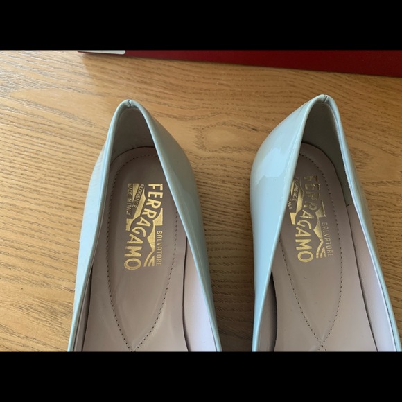 BRAND NEW!! Salvatore Ferragamo Varina Flats - Picture 4 of 7